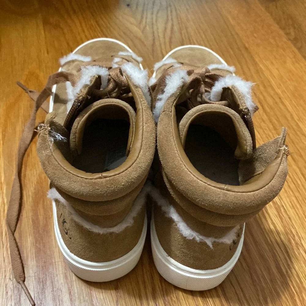 Ugg wedge sneaker style - Picture 2 of 4